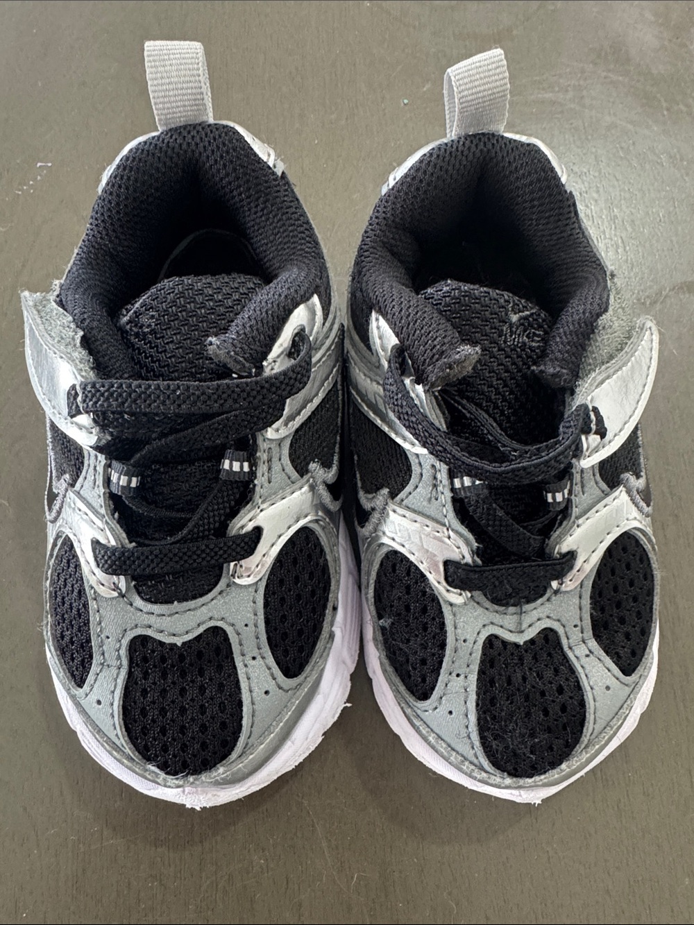 Nike Kids Black and Gray Velcro Athletic Sneakers